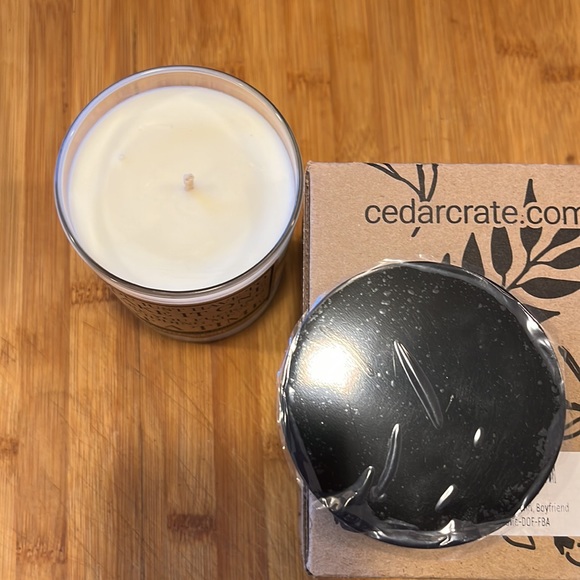 Cedar Crate Market premium soy candle - Picture 5 of 5